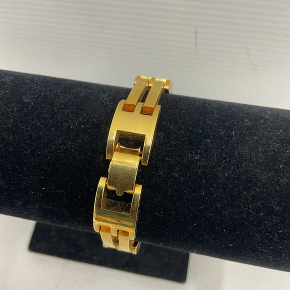 Stylish Gold Tone Chain Link Bracelet - Picture 4 of 5